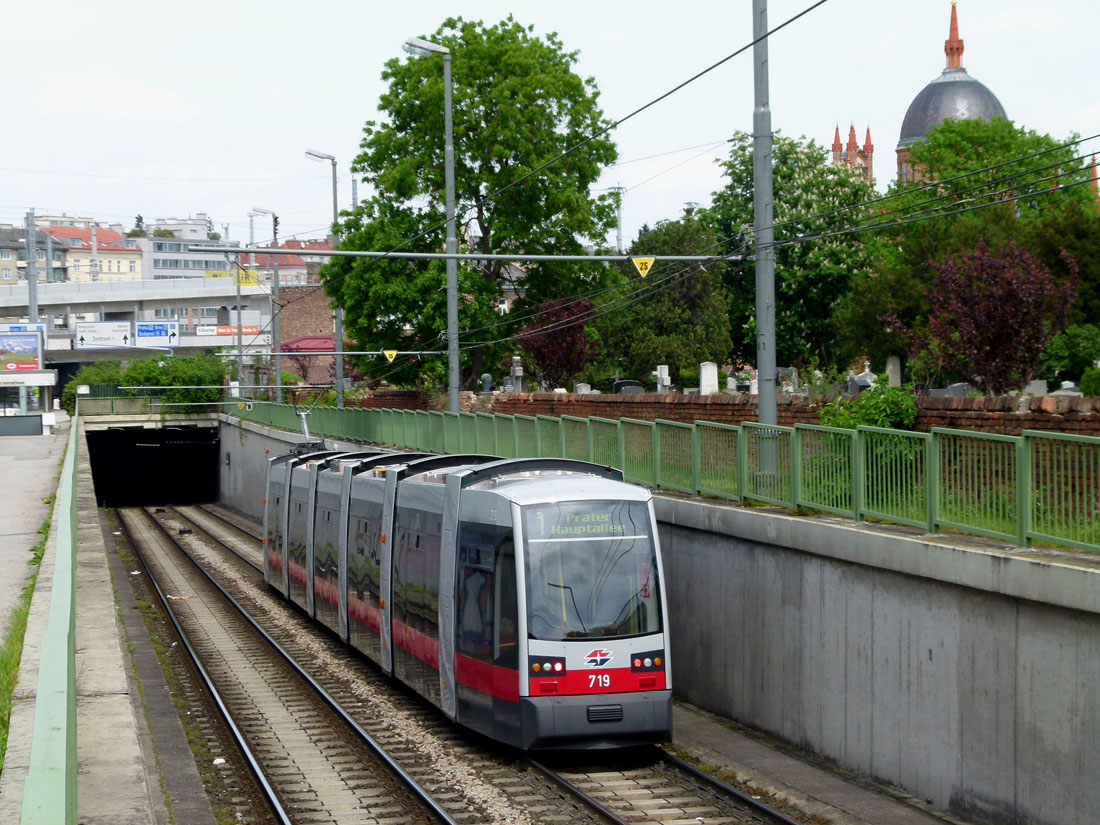 Вена, Siemens ULF-B1 № 719; Вена — Подземный трамвай — USTRABA (Unterpflasterstrassenbahn)