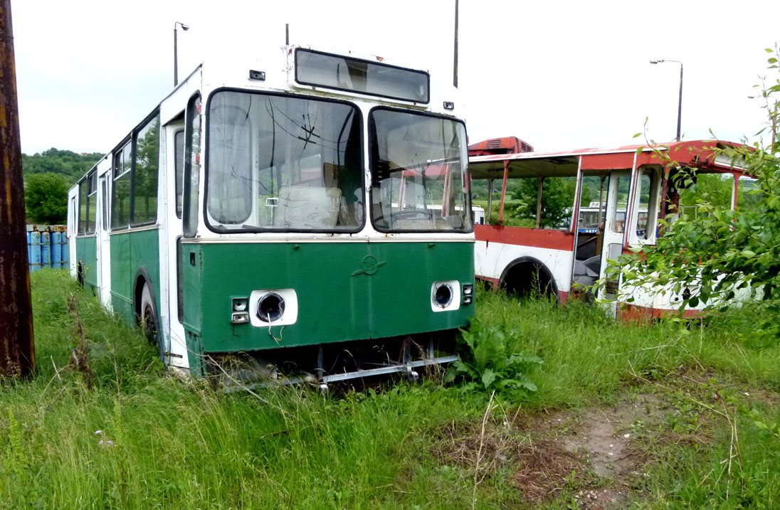 Haskovo, ZiU-682V1UB Nr 1010; Haskovo — Trolleybus Depot; Haskovo — Троллейбусы  ЗиУ-682В1А