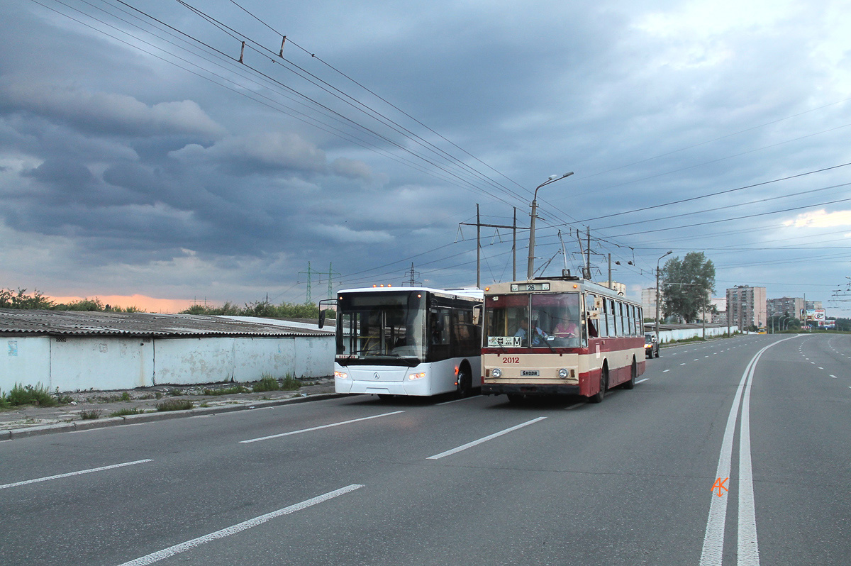 Киев, Škoda 14Tr02/6 № 2012