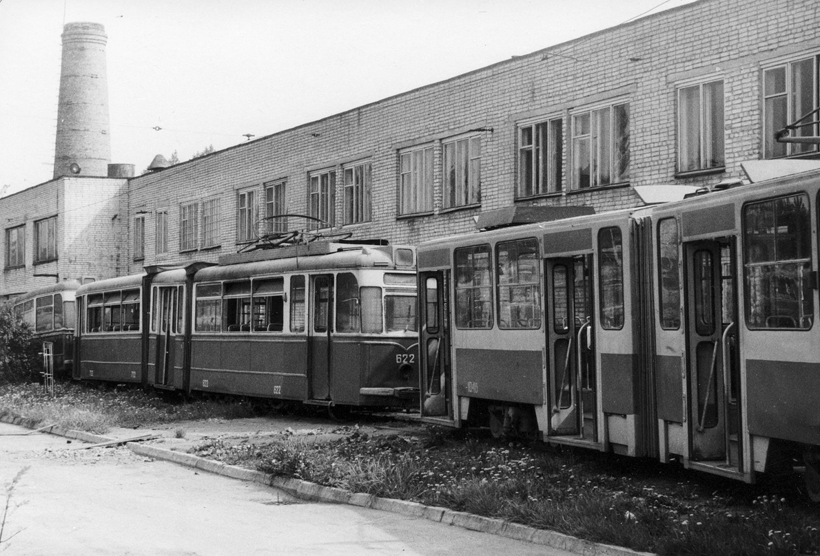 Львов, Gotha G4-61 № 622-722; Львов, Tatra KT4SU № 1046