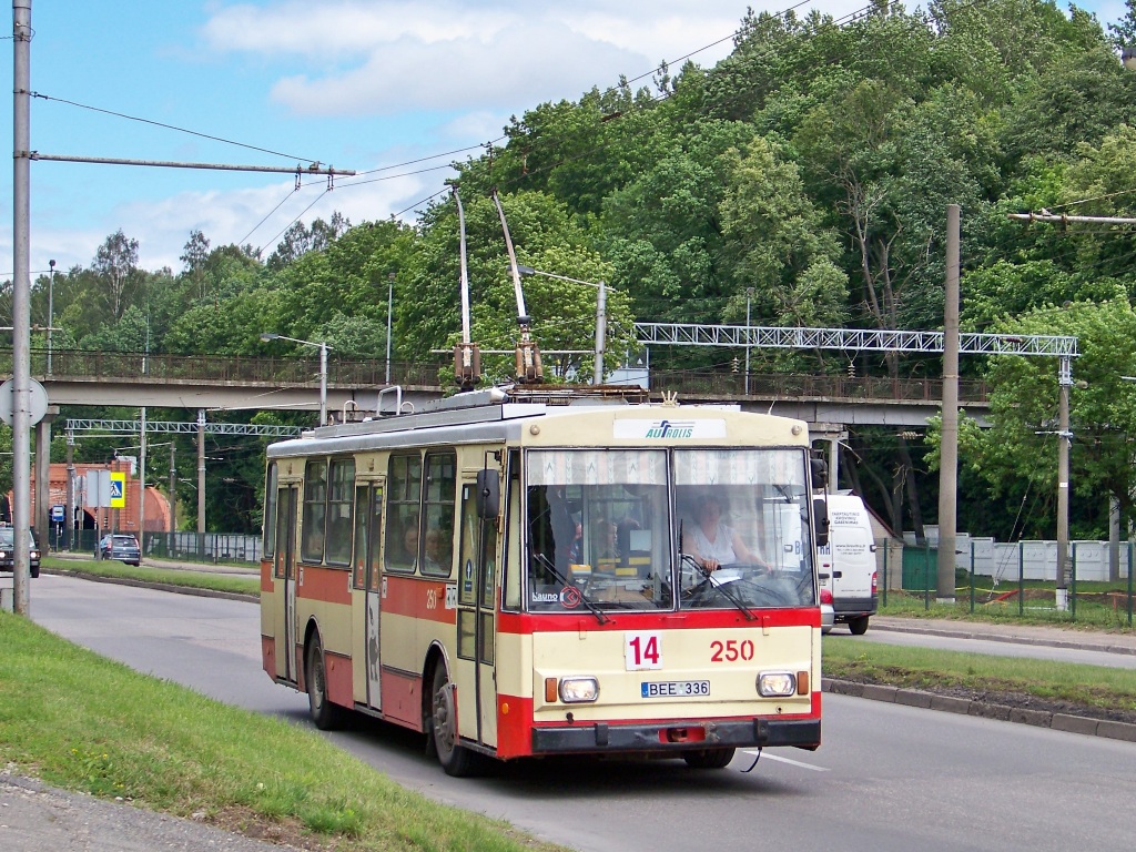 Каунас, Škoda 14Tr02 № 250