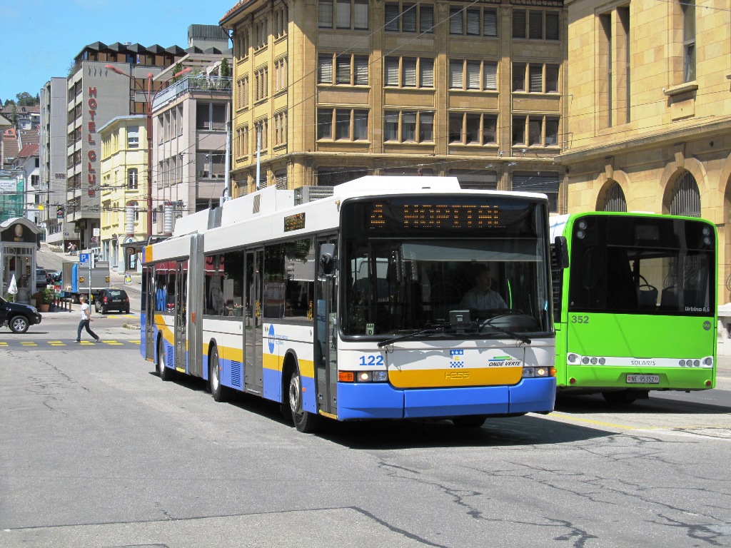 La Chaux-de-Fonds, Hess SwissTrolley 2 (BGT-N2) № 122