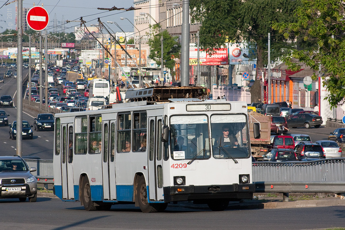 Kyiv, YMZ T2 № 4209