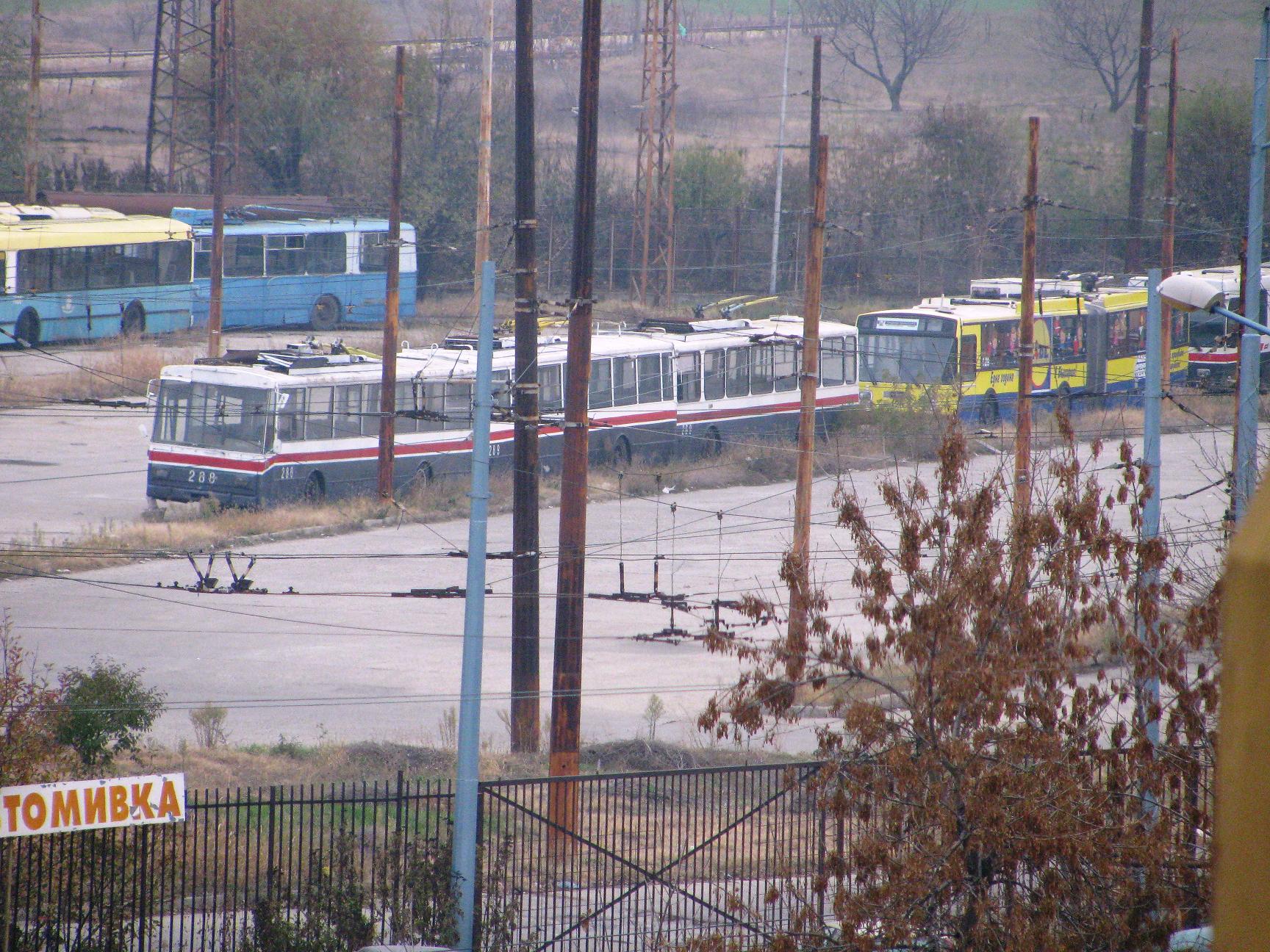 Plovdiv, Škoda 14Tr0 č. 288; Plovdiv, Škoda 14Tr0 č. 289; Plovdiv, Škoda 14Tr06 č. 269; Plovdiv, Van Hool AG 280T č. 129; Plovdiv, Saurer/Hess/BBC-SAAS GT 560/620-25 č. 106; Plovdiv — Trolleybus depots: [1] Trakia