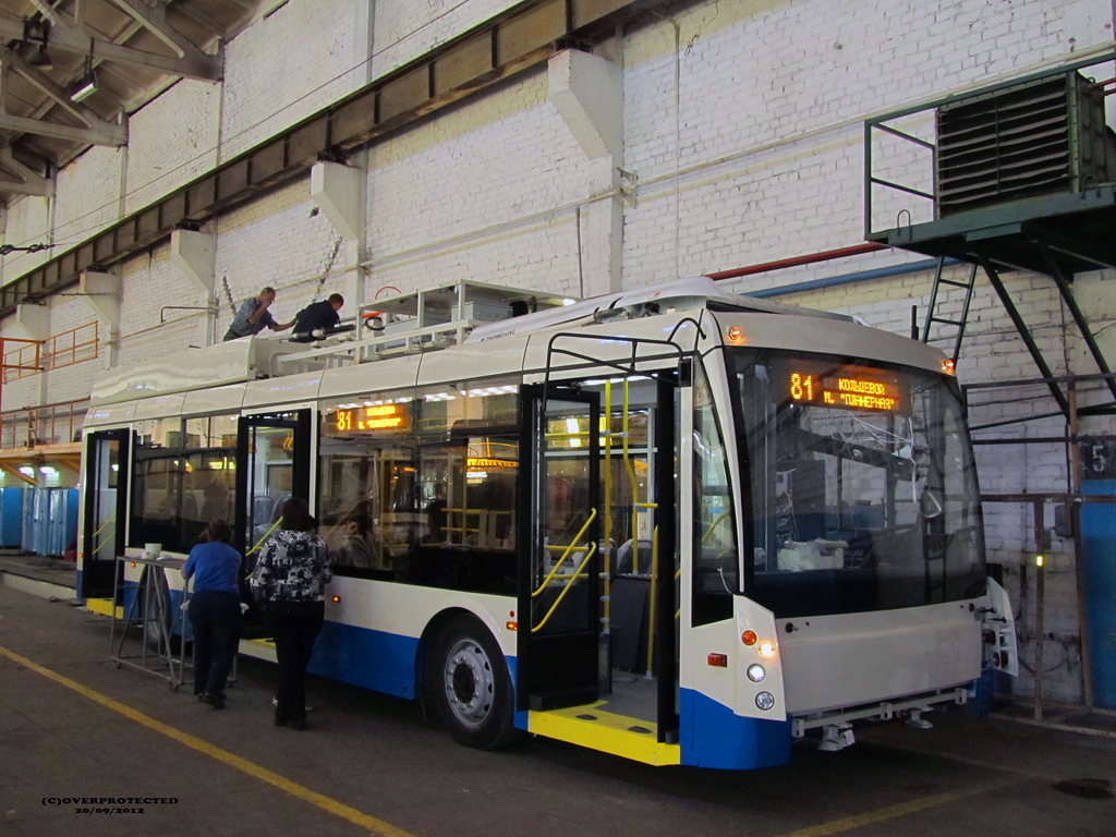Moscova, Trolza-5265.00 “Megapolis” nr. 2121; Engels — New and experienced trolleybuses ZAO "Trolza"