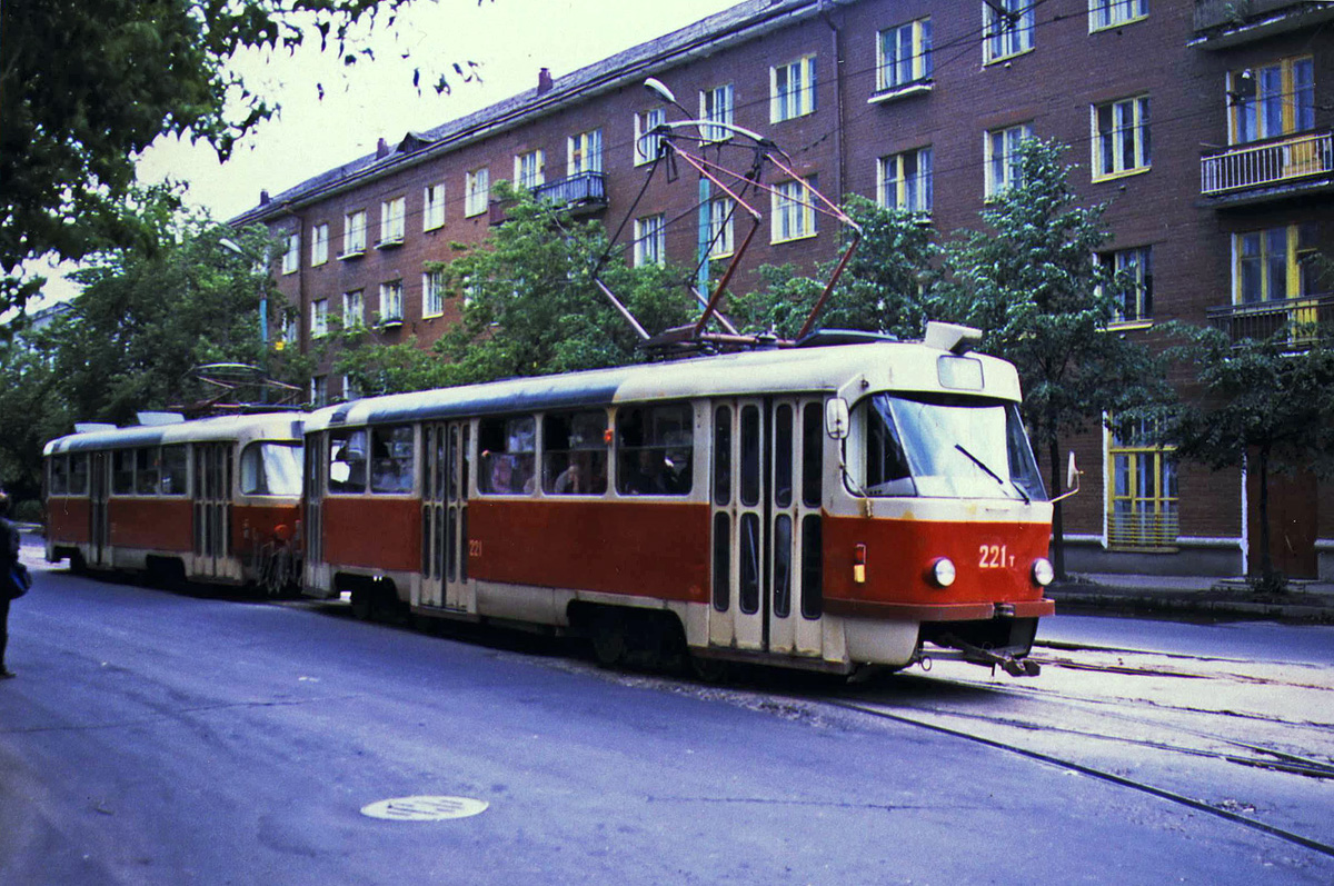 特维尔, Tatra T3SU # 221; 特维尔 — Tver streetcar in the 1990s.