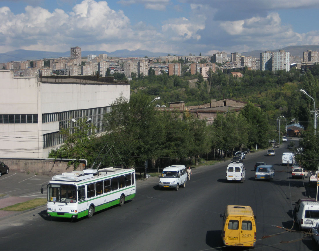 Ереван троллейбус. ЛИАЗ Ереван. ЛИАЗ 5280 Ереван. Ереван троллейбус ЛИАЗ.