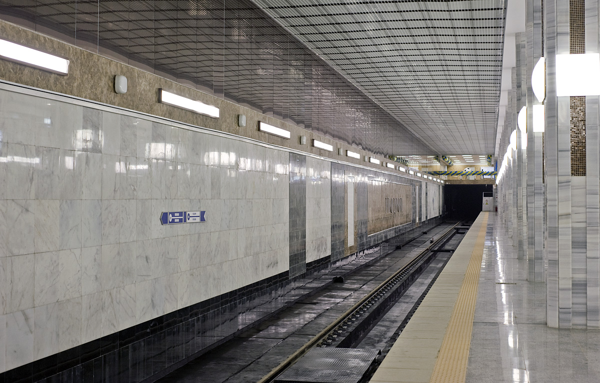 Kijów — Metro — Line M2 (blue)