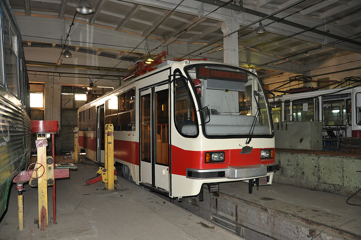 Nizhniy Tagil, 71-405 nr. 306; Nizhniy Tagil — New Trams