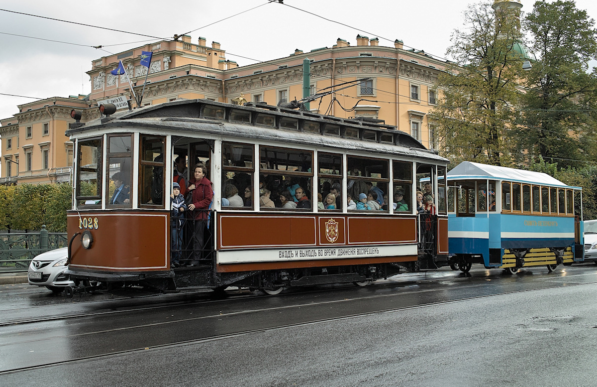 Sankt Peterburgas, 2-axle motor car nr. 1028; Sankt Peterburgas, Horse car nr. 114; Sankt Peterburgas — Petersburg tram 105 anniversary, parade of cars