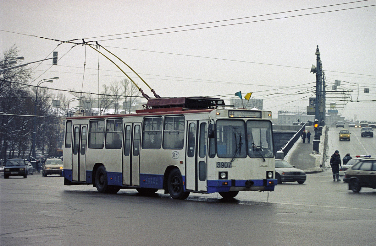 Moscow, YMZ T2 # 3907