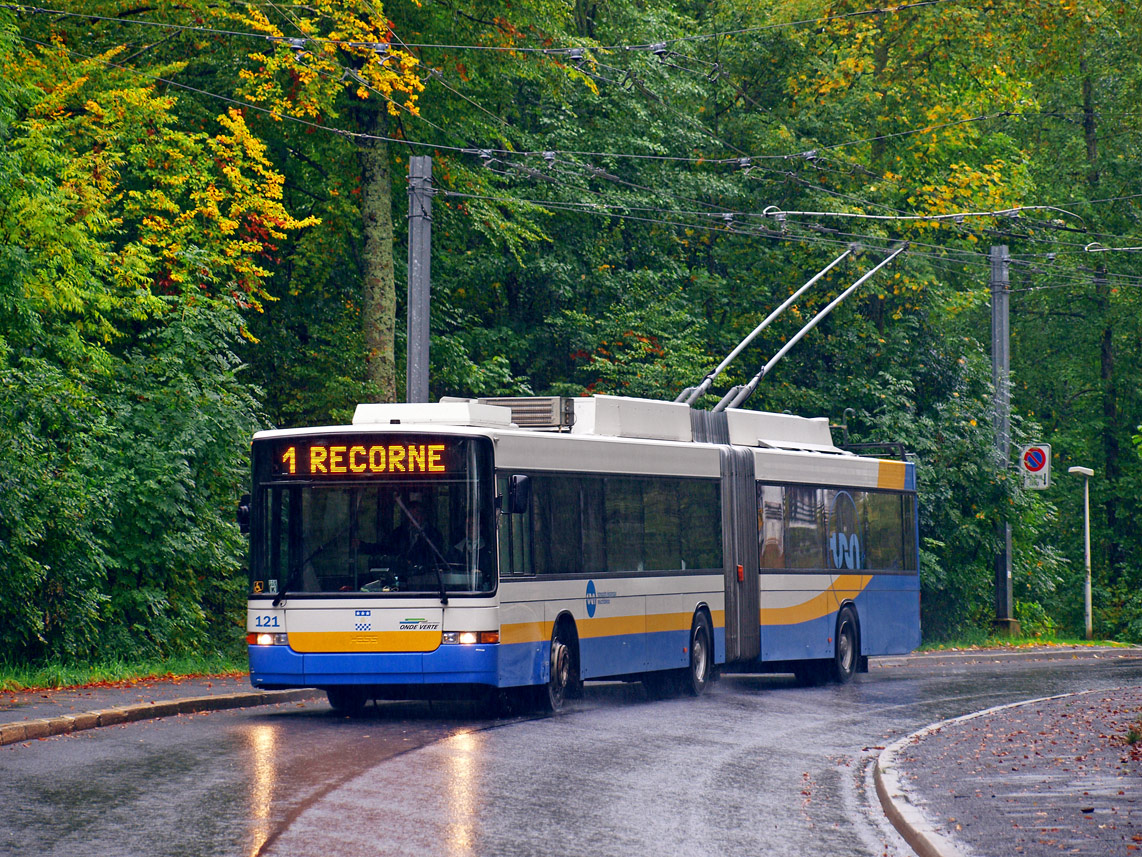 La Chaux-de-Fonds, Hess SwissTrolley 2 (BGT-N2) № 121
