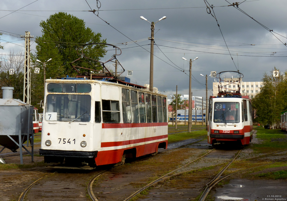 Sankt Petersburg, LM-68M Nr 7541; Sankt Petersburg, 71-134K (LM-99K) Nr 7202