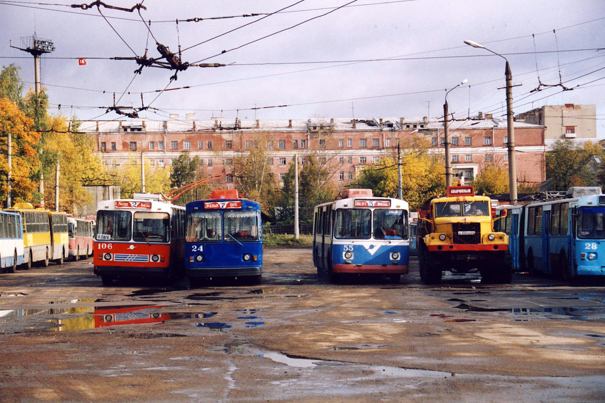 Тверь, ЗиУ-682В-012 [В0А] № 106; Тверь, ЗиУ-682В № 24; Тверь, ЗиУ-682В № 55; Тверь — Тверской троллейбус на рубеже XX и XXI вв. (2000 — 2001 гг.); Тверь — Троллейбусный парк