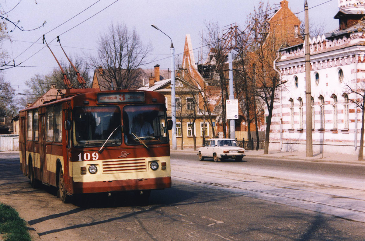 Twer, ZiU-682V-012 [V0A] Nr. 109; Twer — Trolleybus lines: Central district; Twer — Tver trolleybus in the 1990s