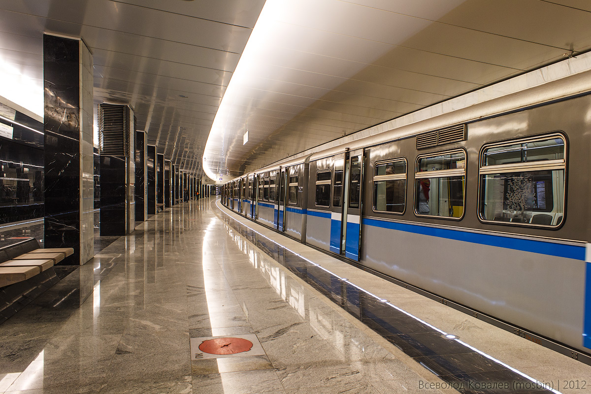 Арбатско покровская цвет. Метро еж3 Арбатско Покровская линия. Станция метро Арбатско-Покровская линия. Метро Арбатско Покровская. Арбатско Покровская линия электродепо.