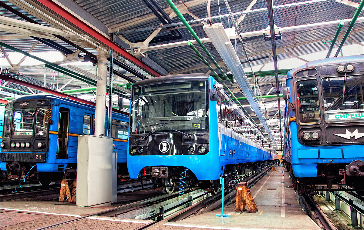 Harkiv, 81-7036 № 36001; Kiiev — Metro — Vehicles — 81-7036/7037