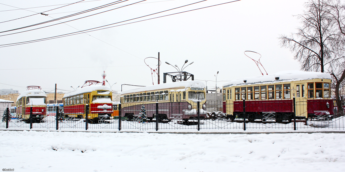 Yekaterinburg, Tatra K2SU nr. 813; Yekaterinburg, Tatra T2SU nr. 359; Yekaterinburg, MTV-82 nr. 265; Yekaterinburg, Kh nr. 1