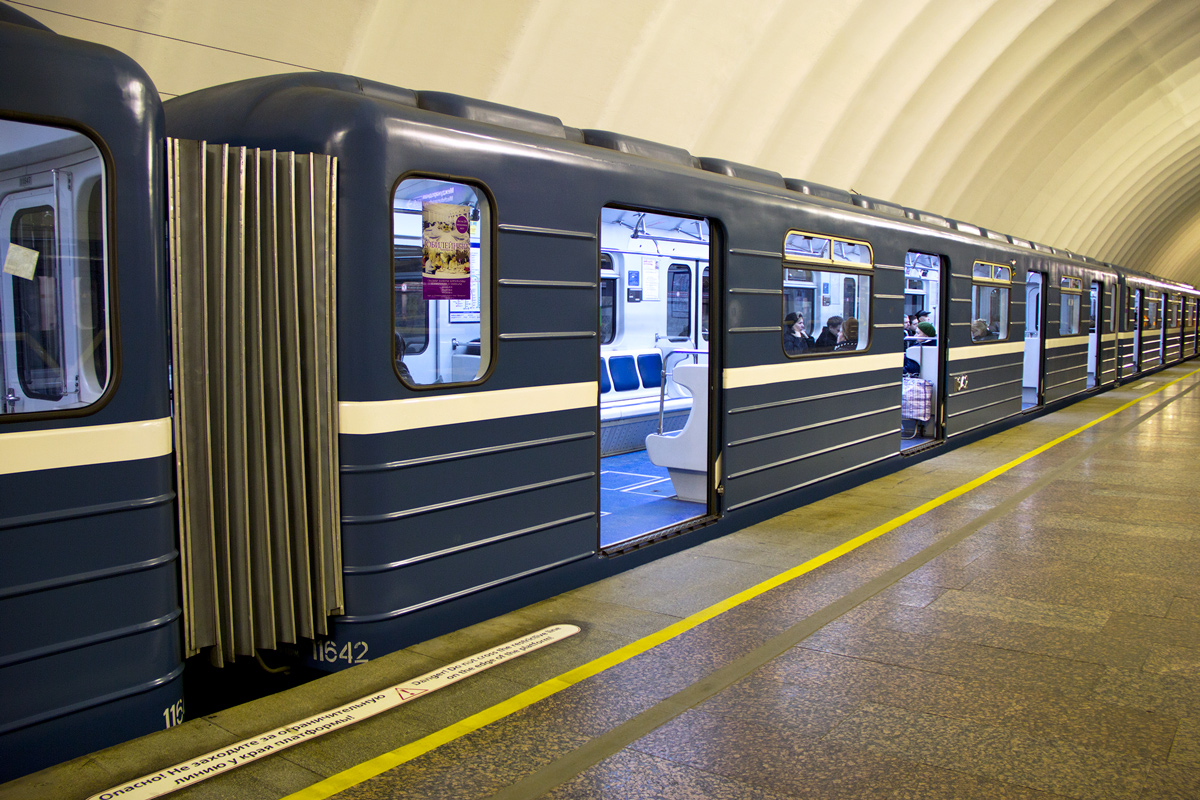 Вагон поезда метро