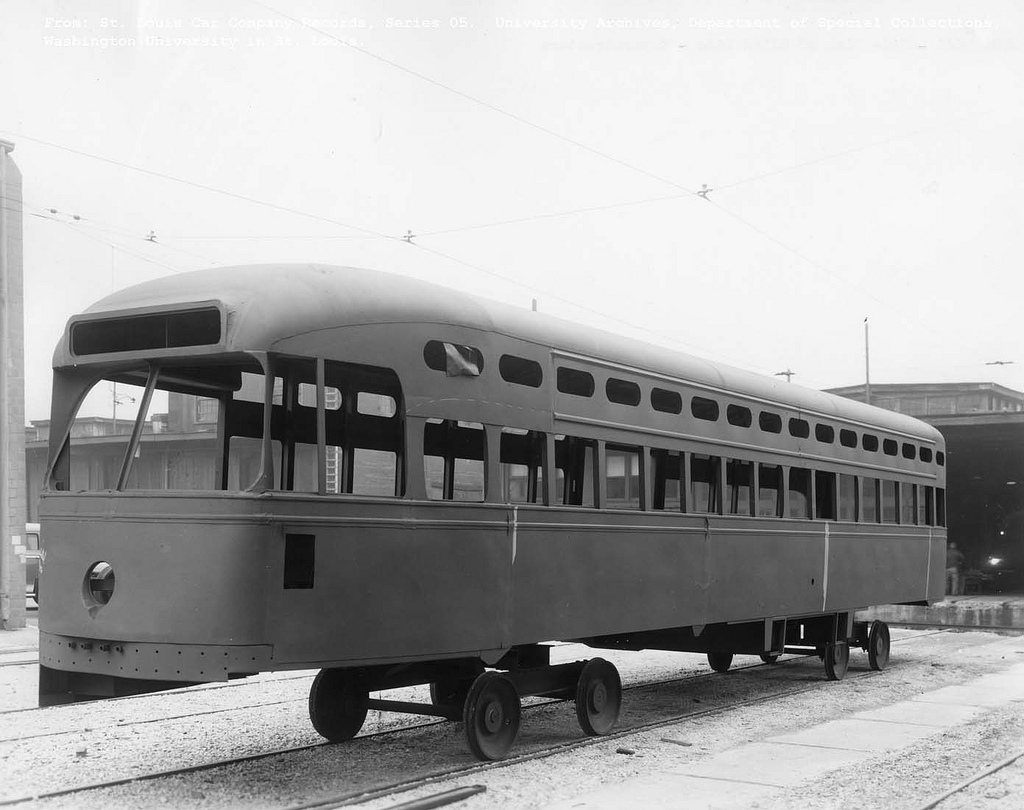 Saint-Louis — New cars of the St. Louis Car Co.