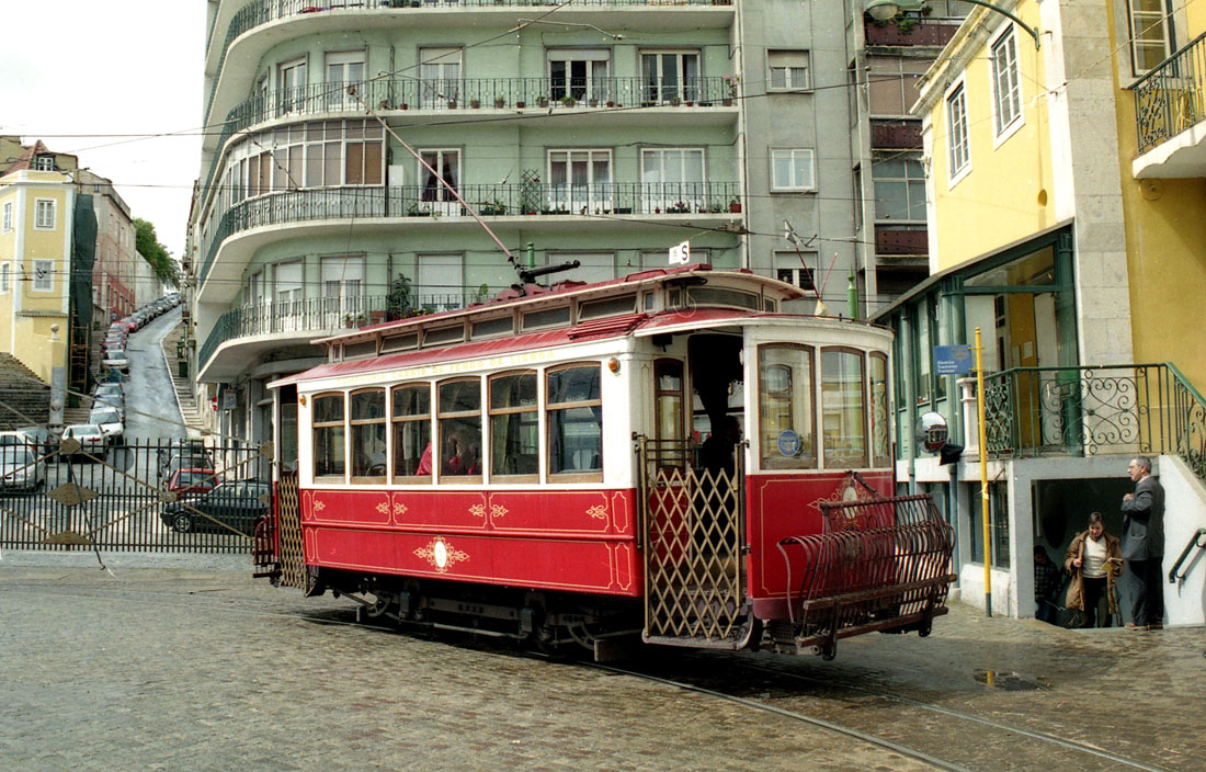 Лиссабон, Двухосный моторный St. Louis № 1; Лиссабон — Трамвай — Estação de Santo Amaro (депо); Лиссабон — Трамвай — Museu da Carris