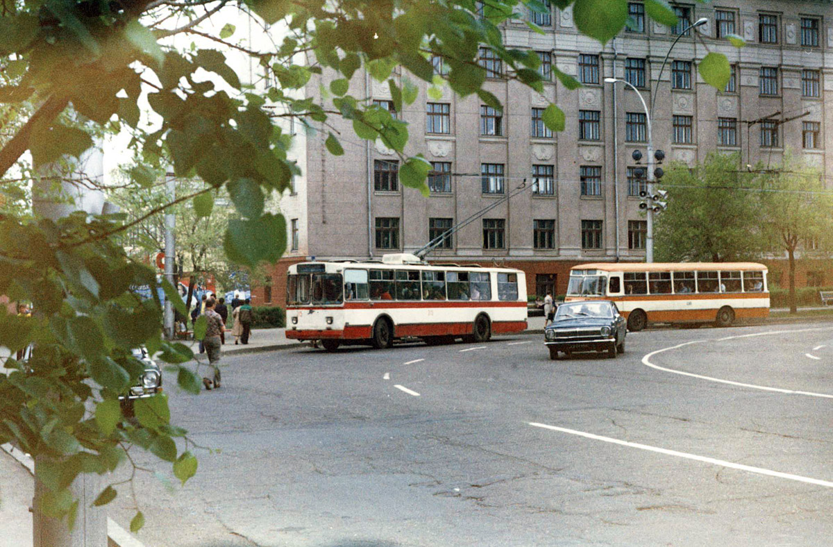 Chabarowsk, ZiU-682B Nr. 215; Chabarowsk — Old photos
