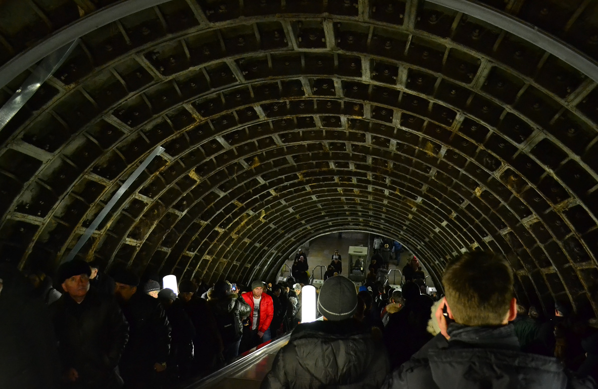 Арбатская боровицкая. Переход в метро. Переходы в метро Москвы. Метро Театральная переход. Переход в метро фото.