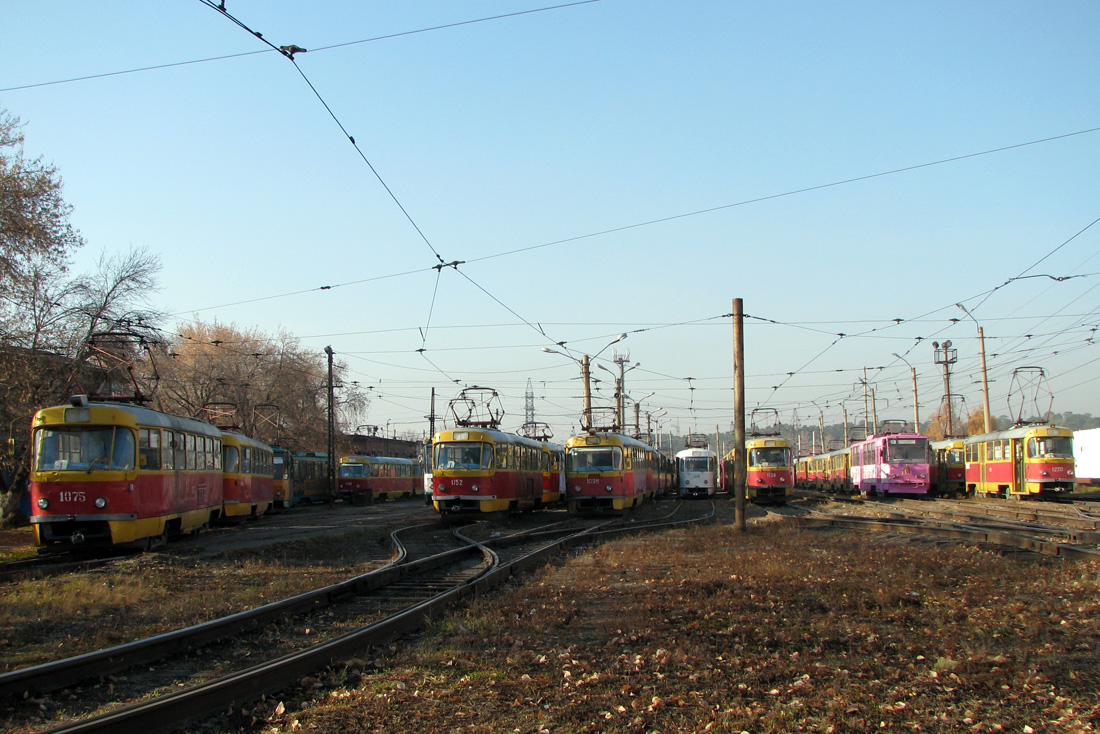 Barnaul, Tatra T3SU # 1075; Barnaul, Tatra T3SU # 1152; Barnaul, Tatra T3SU # 1230; Barnaul, Tatra T3SU # 1096; Barnaul, Tatra T6B5SU # 1111; Barnaul — depo