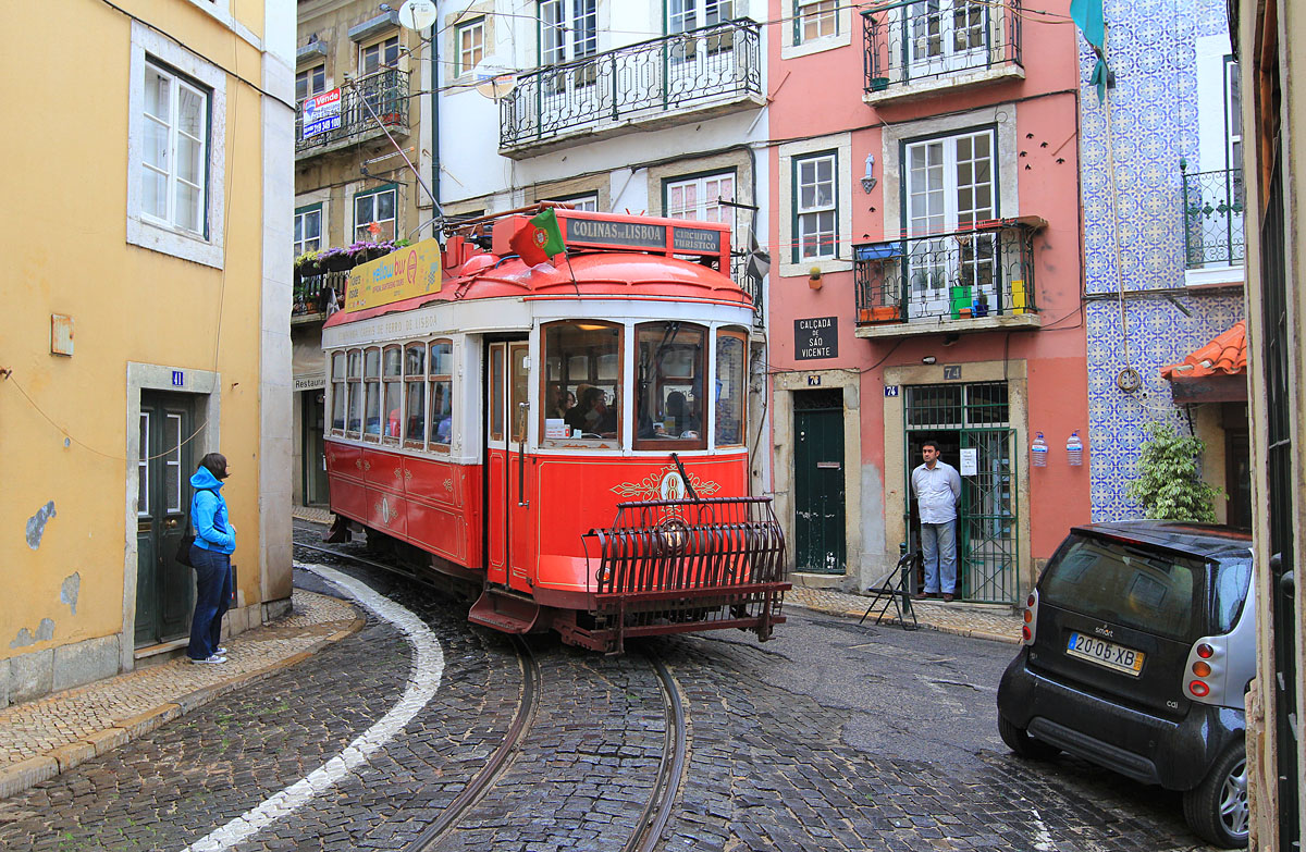 Lisbon, Carris 2-axle motorcar (Remodelado) nr. 8