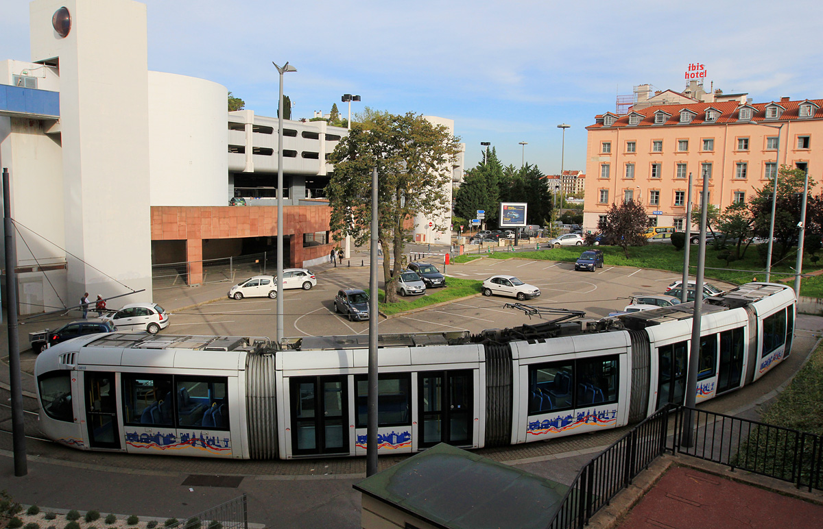 Lyon, Alstom Citadis 302 Nr 818