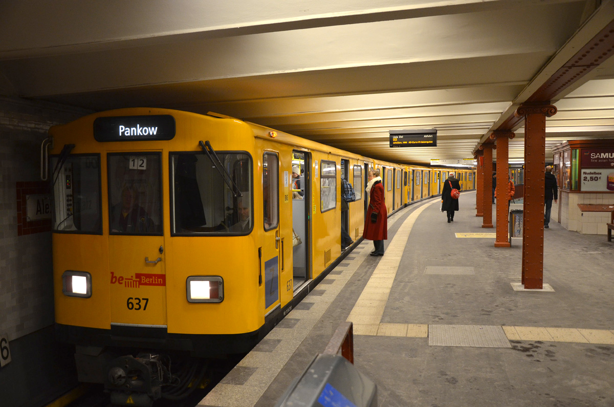 Berlin, BVG A3L92.1 Nr 637; Berlin — U-Bahn — line U2