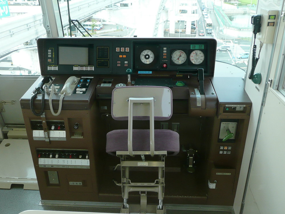 Oszaka, Hitachi 2000 Series — 11F; Oszaka — Monorail