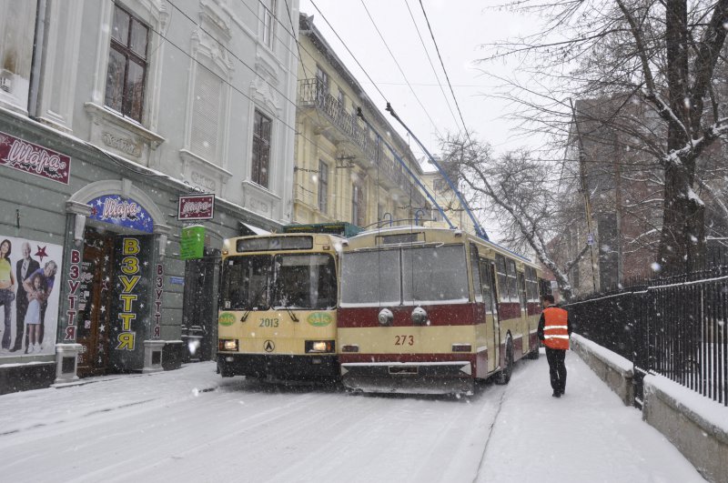 Černovice, LAZ-52522 č. 2013; Černovice, Škoda 14Tr02/6 č. 273