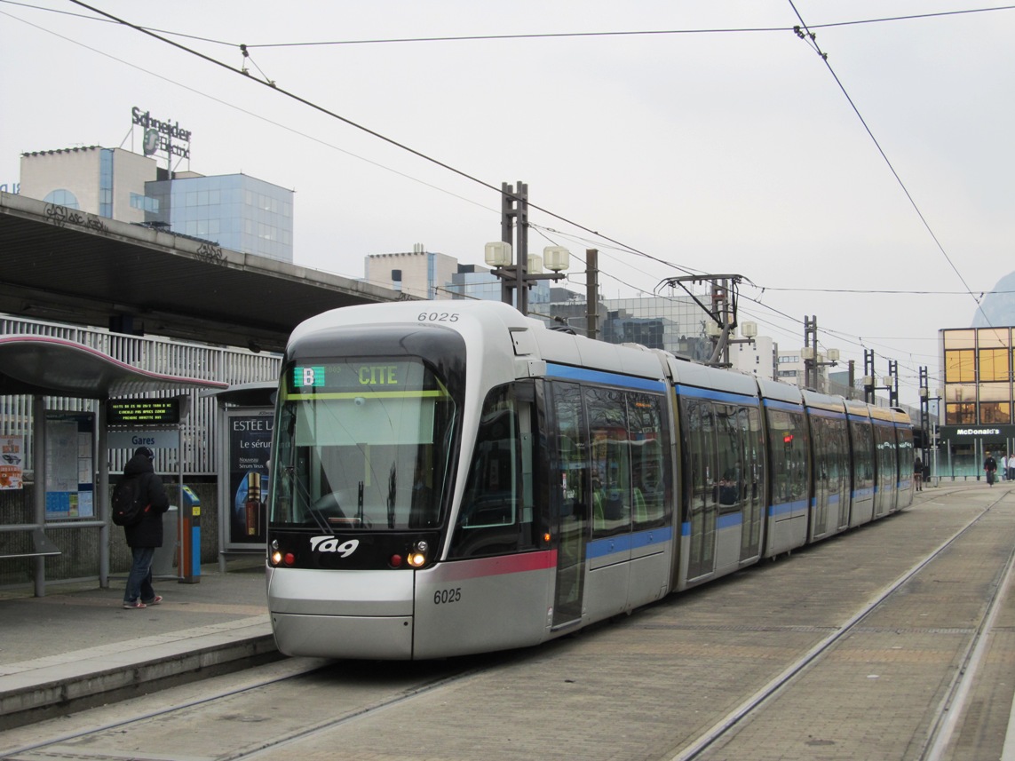 Grenoble, Alstom Citadis 402 — 6025