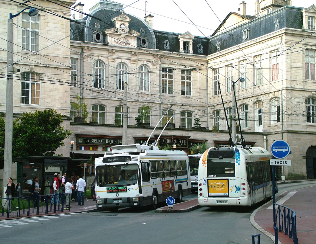 Limoges, Renault ER100 č. 424; Limoges, Irisbus Cristalis ETB 12 č. 101