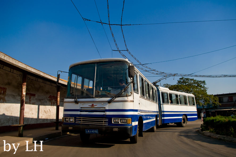 Тайа́нь, Shanghai SK-562GP № 鲁J A0192