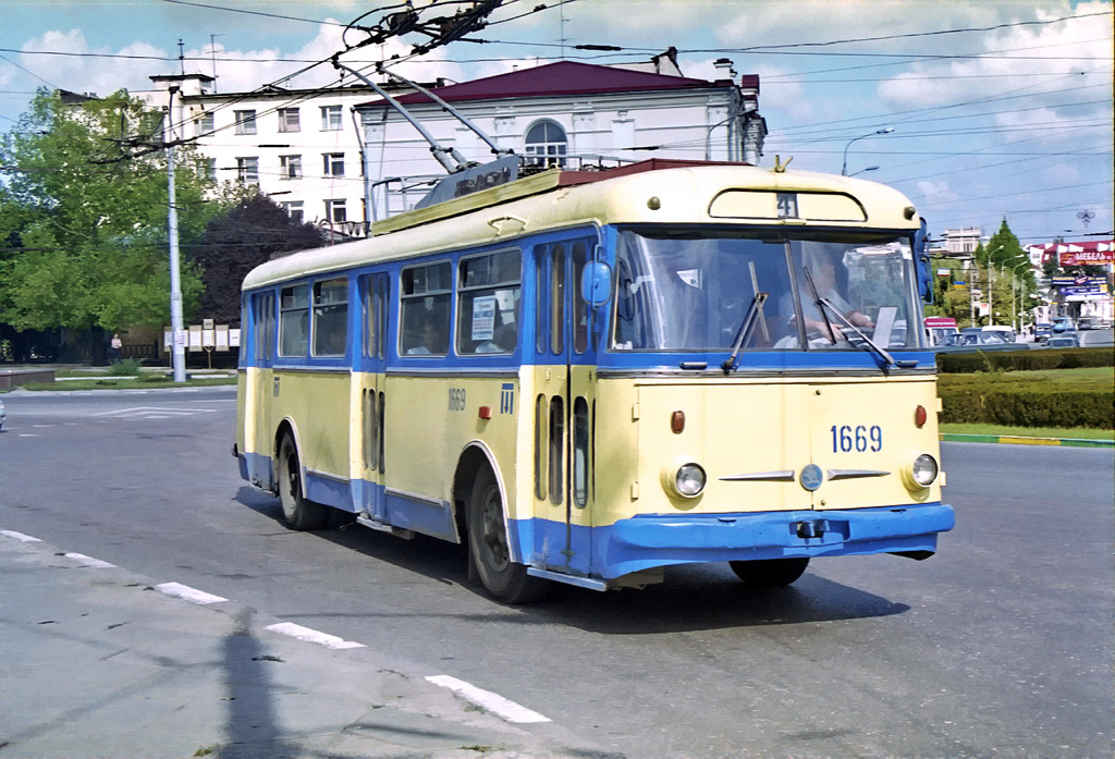 Троллейбус шкода. Троллейбус Шкода 9тр. Троллейбус Шкода 1990. Троллейбус Шкода в Крыму.
