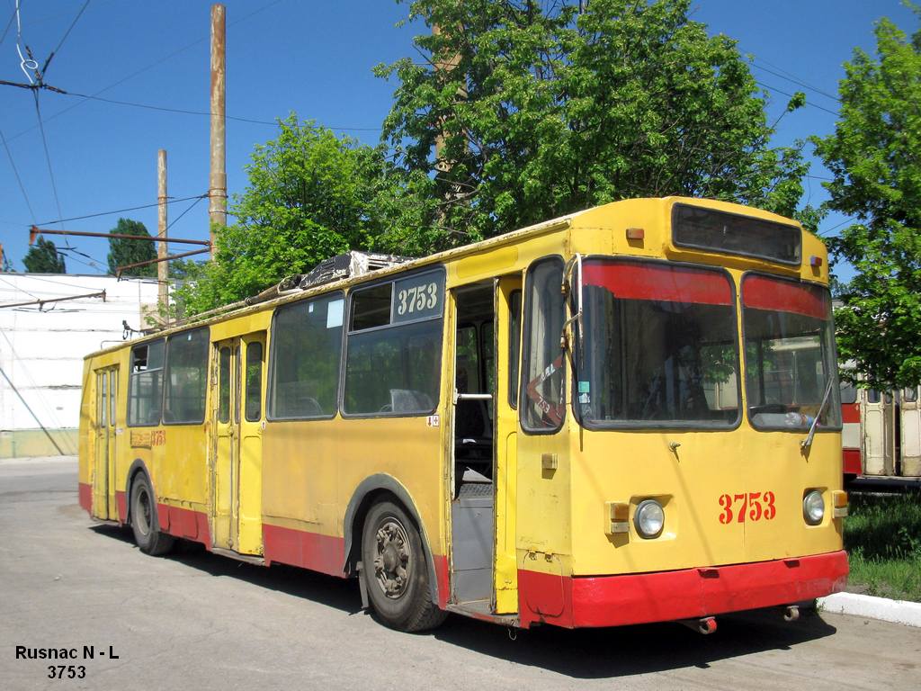 Кишинёв, ЗиУ-682В [В00] № 3753; Кишинёв — Троллейбусный парк № 3
