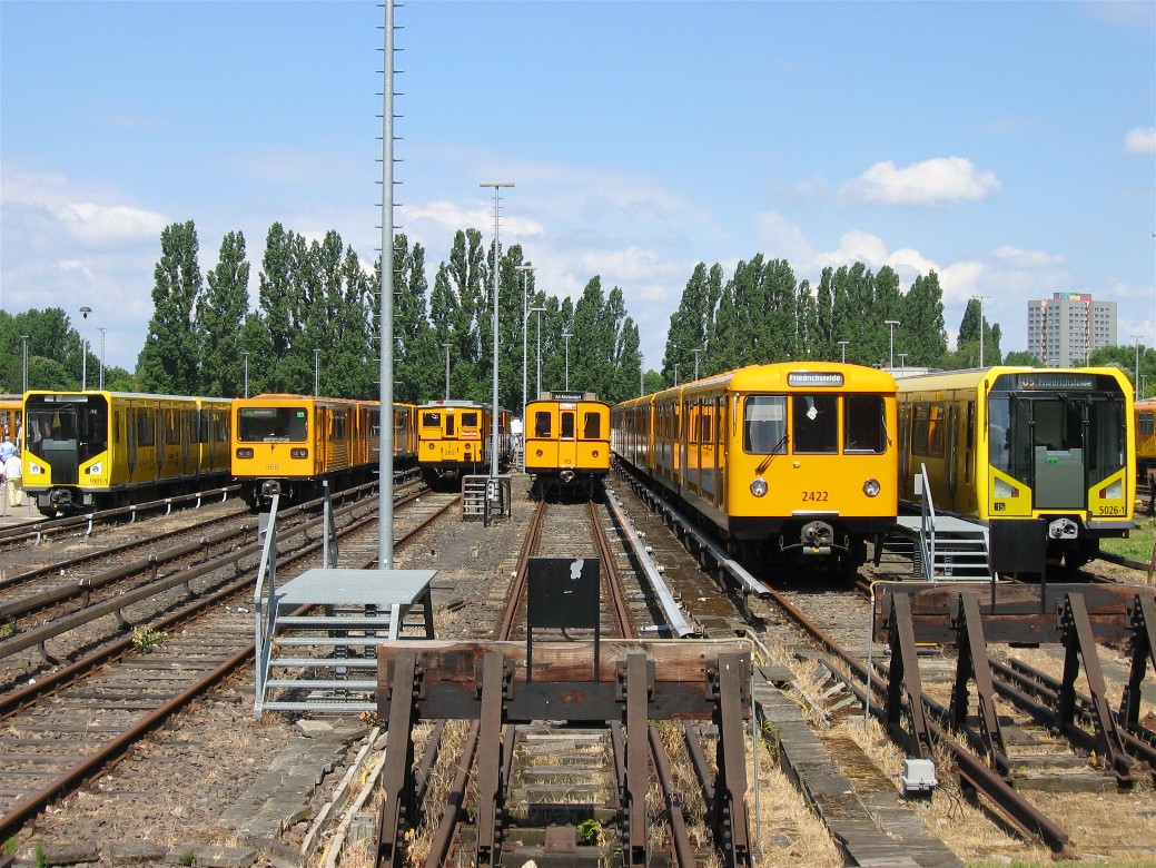 Берлин, BVG HK 00 № 1001; Берлин, BVG GI/1 № 366; Берлин, BVG AI Tw № 262; Берлин, BVG BII Tw № 113; Берлин, BVG DL70 № 2422; Берлин, BVG H97 № 5026; Берлин — U-Bahn — Депо и отстойники | Werkstätten und Wagenhallen; Берлин — U-Bahn — Подвижной состав | Fahrzeuge