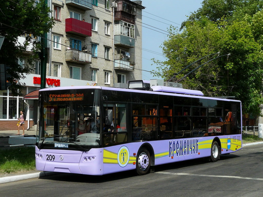 Кременчуг, ЛАЗ E183A1 № 209; Кременчуг — Презентация новых троллейбусов ЛАЗ-Е183 и ЛАЗ-Е301 (31.05.2013)