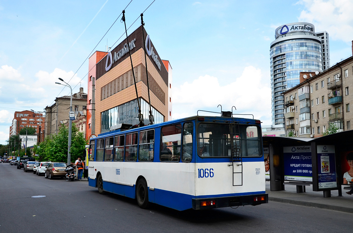 Dnipro, YMZ T1R (Т2P) Nr. 1066
