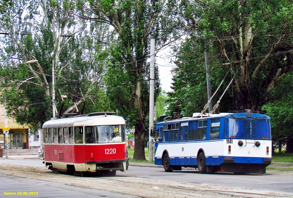 Dnipro, Tatra T3SU № 1220; Dnipro, ZiU-682G-016 (018) № 1141