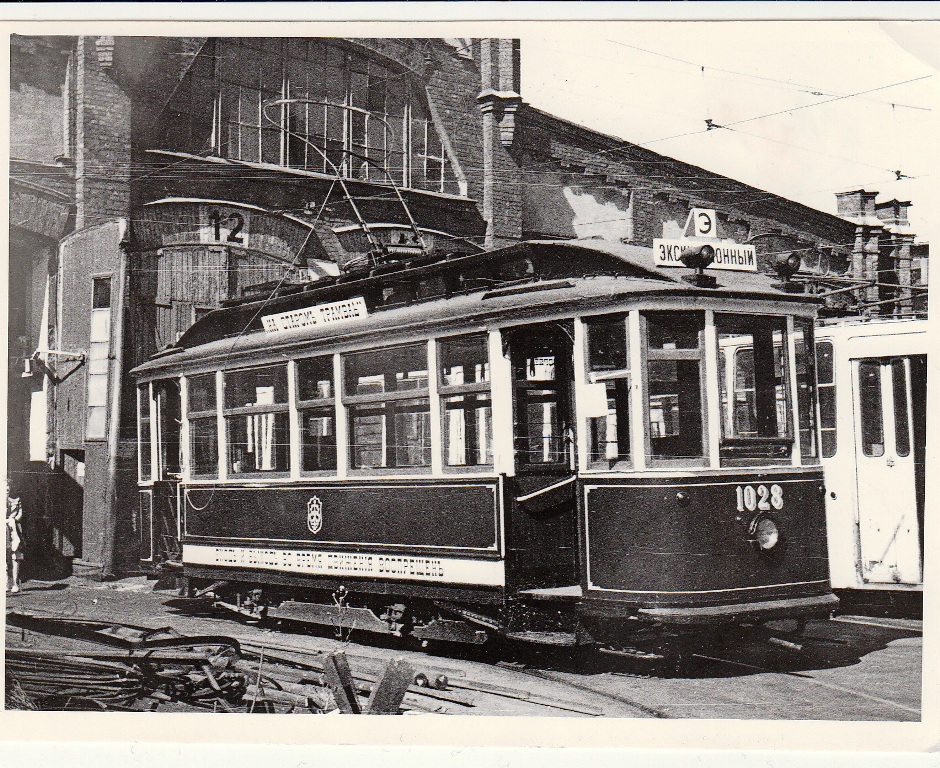 Saint-Pétersbourg, 2-axle motor car N°. 1028; Saint-Pétersbourg — Historic tramway photos