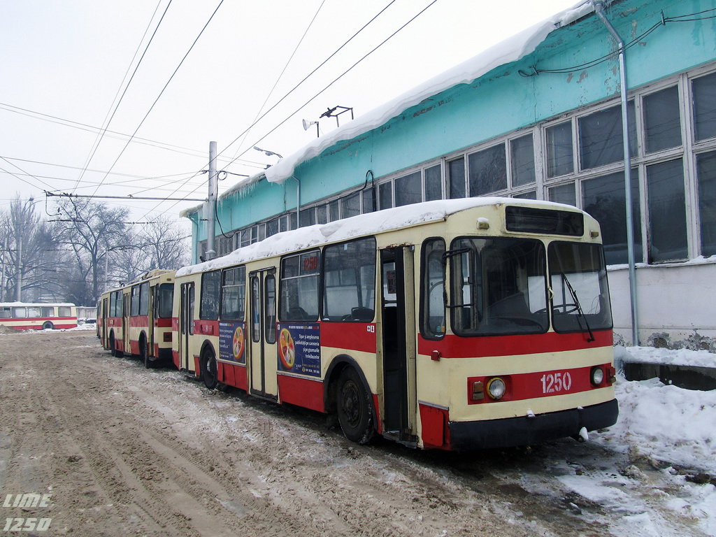 Chișinău, ZiU-682G [G00] № 1250; Chișinău — Trolleybus depot # 1
