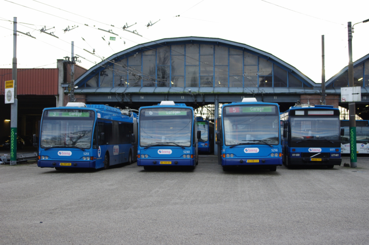 Arnhem, Berkhof Premier AT18 nr. 5213; Arnhem, Berkhof Premier AT18 nr. 5230; Arnhem, Berkhof Premier AT18 nr. 5216; Arnhem, Den Oudsten B88 nr. 5177
