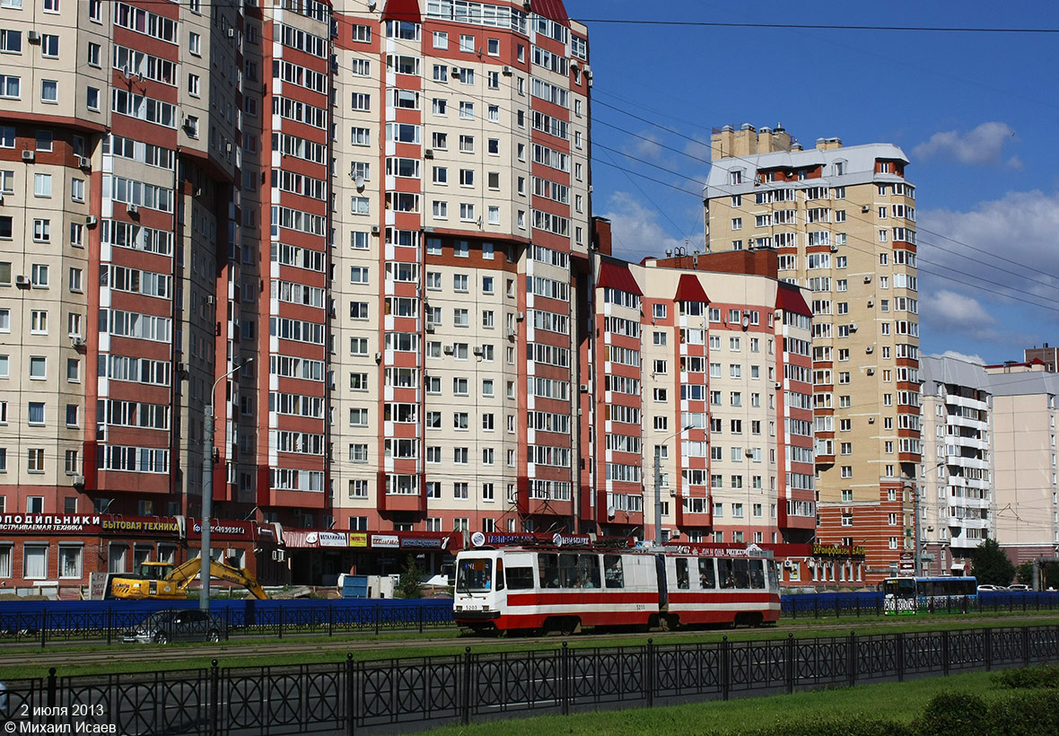Petrohrad, LVS-86K-M č. 5203; Petrohrad — Tram lines and infrastructure