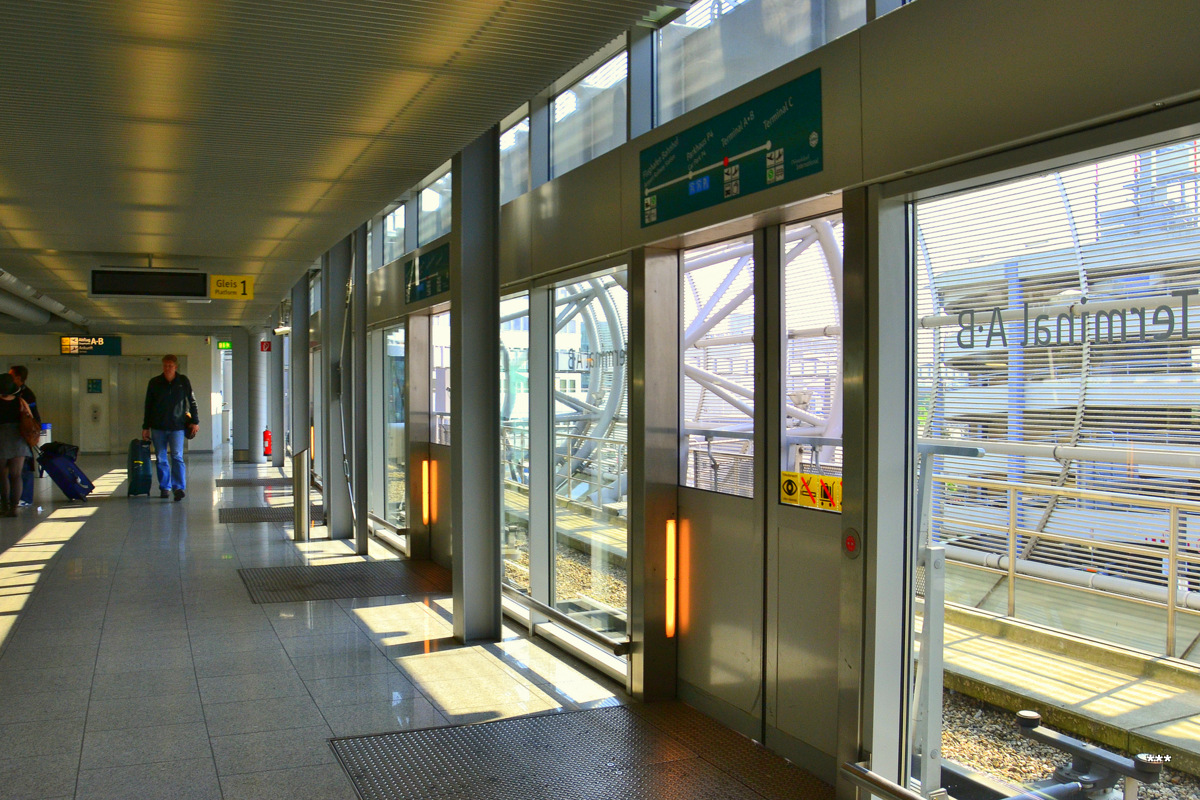 Düsseldorf — H-Bahn Sky-Train