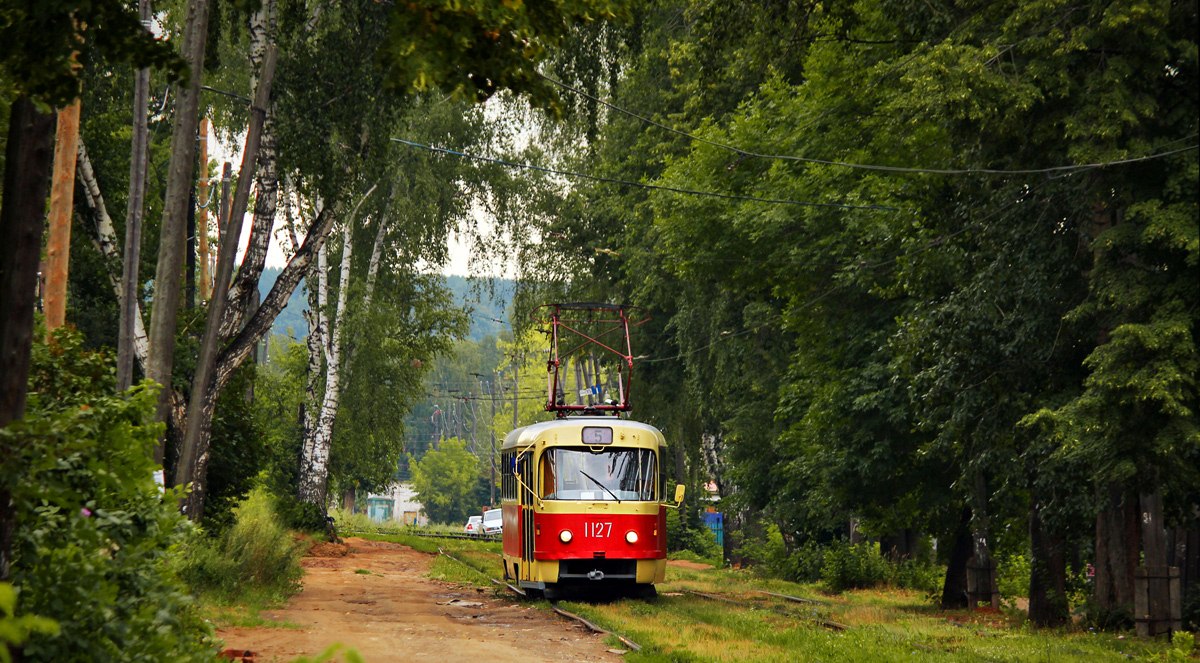 Трамвай 4 ижевск. Трамвай Рига Tatra t3su. Лето Ижевск трамваи. Трамвай Ижевск 1112. Трамвайный парк Ижевска.
