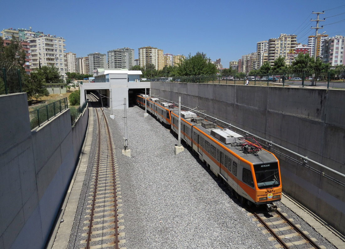 Адана, Hyundai Rotem LRV № 1015; Адана — Станции
