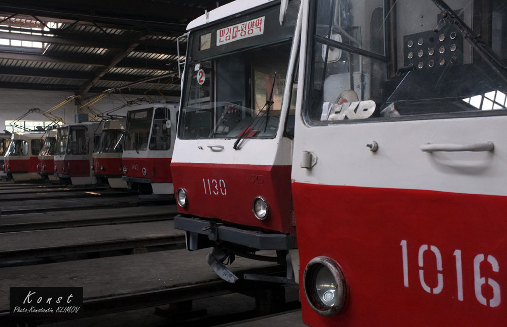 Pyongyang, Tatra T6B5K nr. 1130; Pyongyang, Tatra KT8D5K nr. 1016; Pyongyang, Tatra T6B5K nr. 1142; Pyongyang — Tram depot